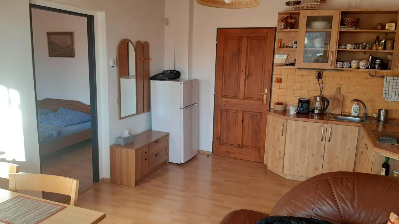 Apartman Nad Teplou Vltavou Leilighet Lenora Eksteriør bilde